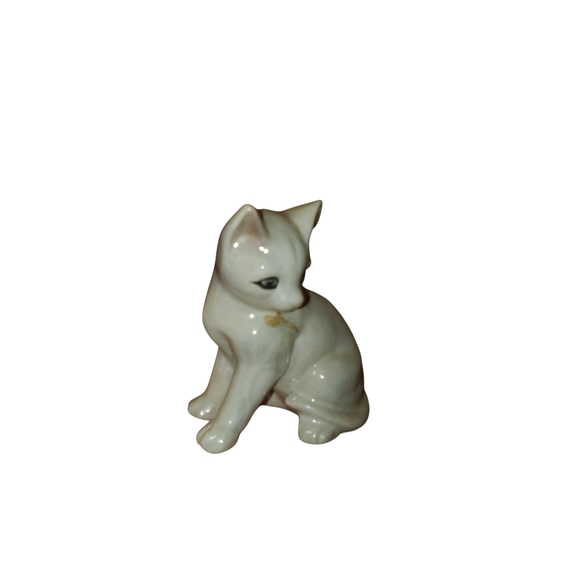 Vintage White Cat Figurine - Picture 2 of 4
